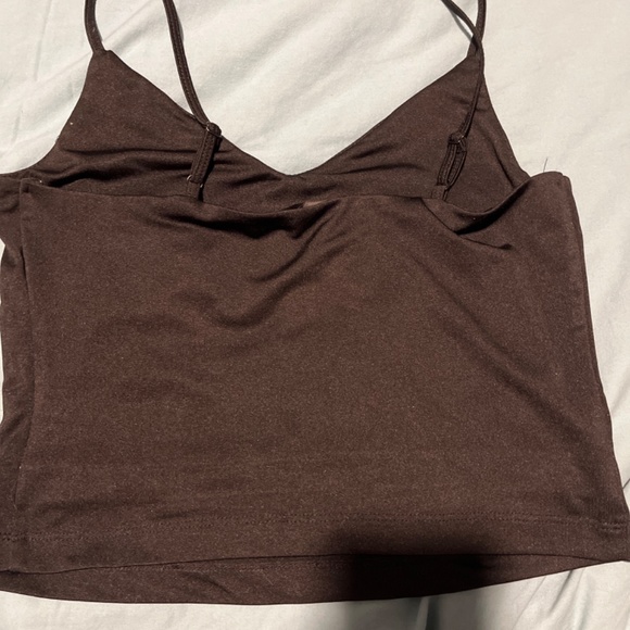 Cropped Tank Top - Picture 2 of 3